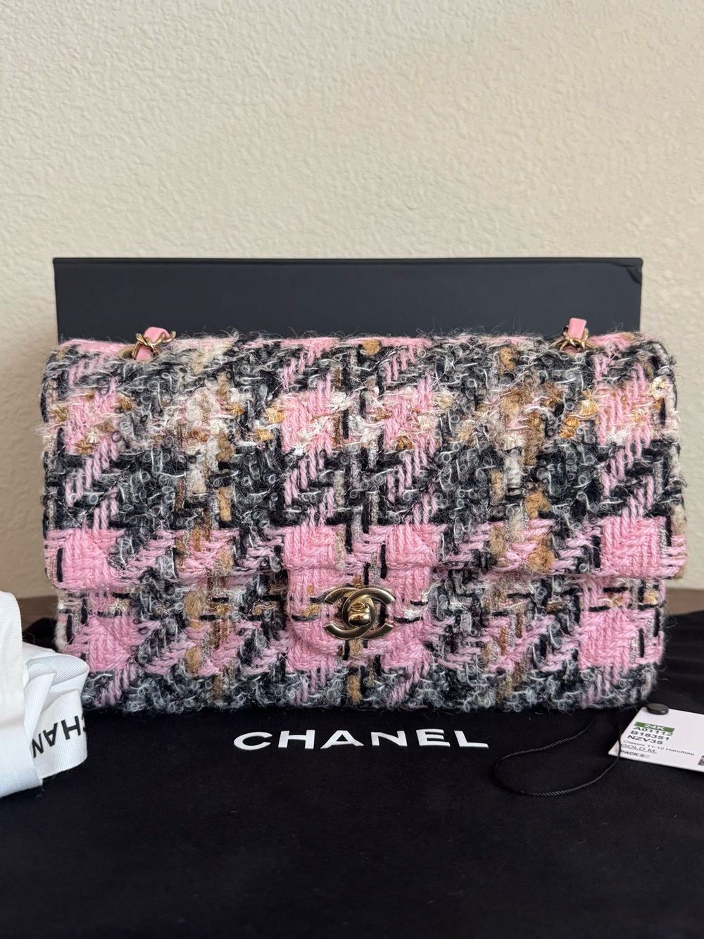 NEW CHANEL 2024 Houndstooth Tweed Medium Flap Bag - Picture 3 of 11